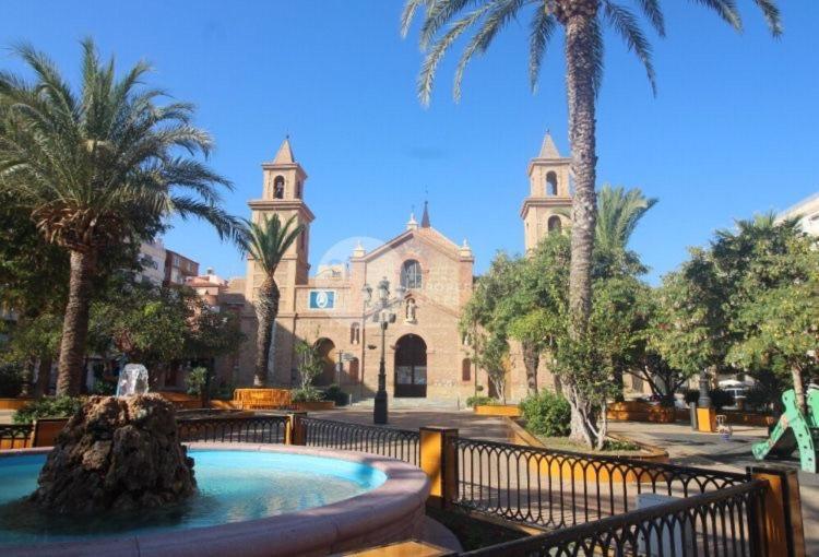 Beautiful Apartment Near Playa De Los Locos Torrevieja Eksteriør billede